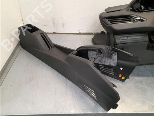 Instrumentbræt PEUGEOT 208 I (CA_, CC_) 1.2 VTI 82 (82 hp) 13093317