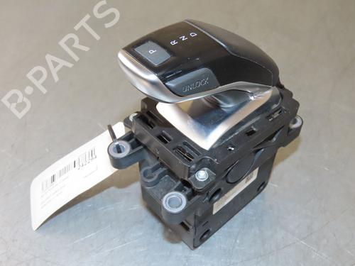 Used Shift knob PEUGEOT 3008 II SUV (MC_, MR_, MJ_, M4_) 1.2 THP/ PureTech 130 (MRHNSM, MRHNSU, MRHNSJ, MRHNYW,... (131 hp) 27887311