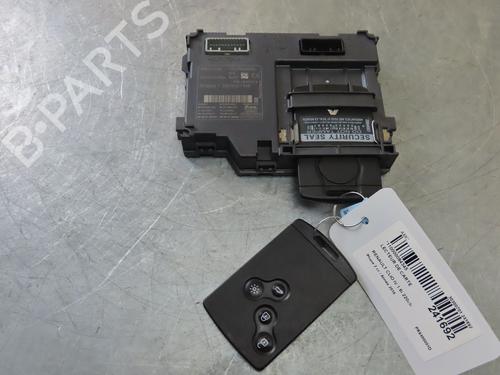 Used Card reader RENAULT CLIO IV (BH_) 1.6 RS Trophy (BHJ4, BHJ6) (220 hp) 22381678