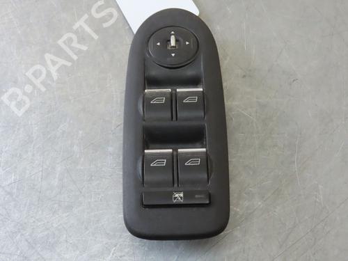 Used Left front window switch FORD KUGA I 2.0 TDCi 4x4 (136 hp) 22367296