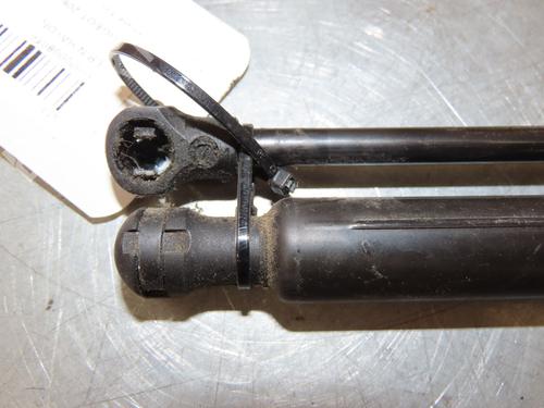 Tailgate lift support PEUGEOT 208 I (CA_, CC_) 1.2 VTI 82 | BP19025137C138