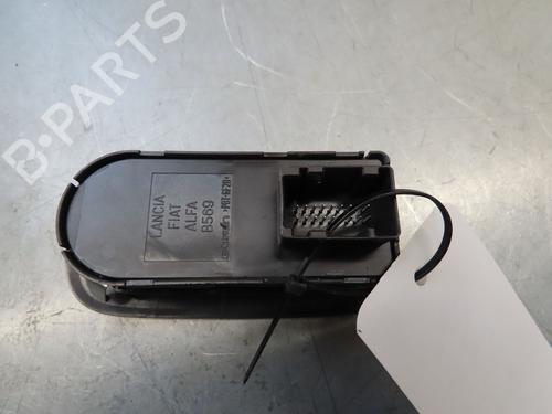Used Left front window switch Left front window switch FIAT 500e (332_) Elektro 3+1 (FA1) (118 hp) 36486920 36486920
