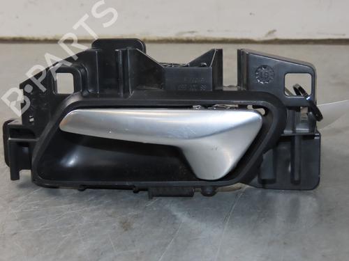 Used Front right interior door handle PEUGEOT 3008 II SUV (MC_, MR_, MJ_, M4_) 1.2 THP/ PureTech 130 (MRHNSM, MRHNSU, MRHNSJ, MRHNYW,... (131 hp) 17041953