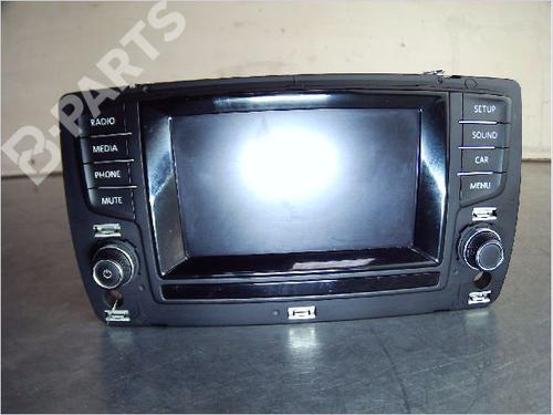 Used Radio VW GOLF VII (5G1, BQ1, BE1, BE2) 1.2 TSI (105 hp) 10906835