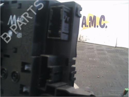 Used Steering column stalk RENAULT SCÉNIC II (JM0/1_) 1.9 dCi (JM0G, JM12, JM1G, JM2C) (120 hp) 9407017