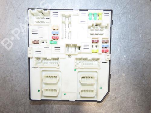 Used Fuse box Fuse box 38056502 38056502