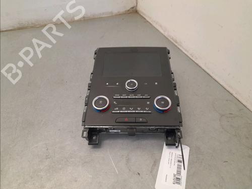 display-renault-megane-iv-hatchback-b9amn_-2015-39454354 main image