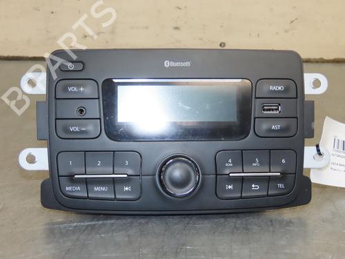 Used Radio DACIA SANDERO II 1.0 SCe 75 (B8JC, B8JD, B8NC) (73 hp) 16930707