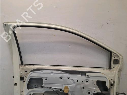 Used Left front door RENAULT TWINGO II (CN0_) 1.2 16V (CN04, CN0B) (75 hp) 28082537