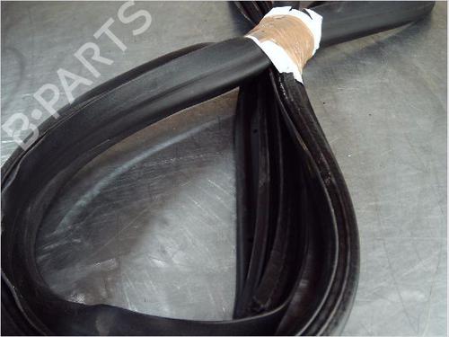 Used Rubber door seal RENAULT CLIO V (B7_) 1.0 TCe 90 (B7MT) (91 hp) 14857437