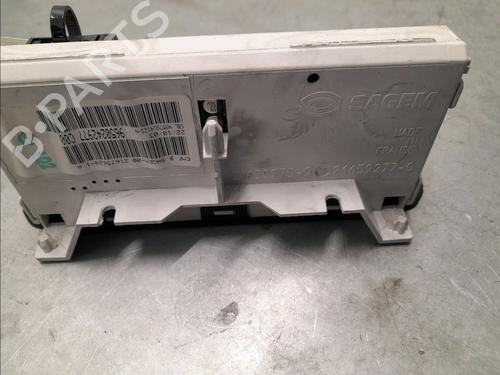 Used Display monitor Display monitor PEUGEOT 206 CC (2D) 2.0 S16 (136 hp) 36682152 36682152