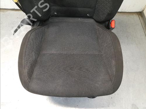 Right front seat RENAULT CLIO V (B7_) 1.5 Blue dCi 85 (B7AG) | BP15377905C16 
