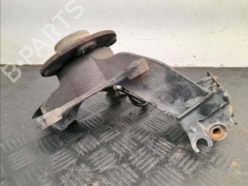 Used Right front steering knuckle RENAULT CLIO IV (BH_) 1.6 RS Trophy (BHJ4, BHJ6) (220 hp) 27923404
