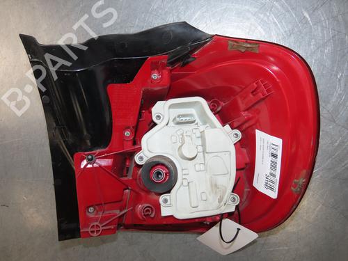 Używane Lampa tylna lewa MERCEDES-BENZ GLA-CLASS (X156) GLA 180 (156.942) (122 hp) 28526873