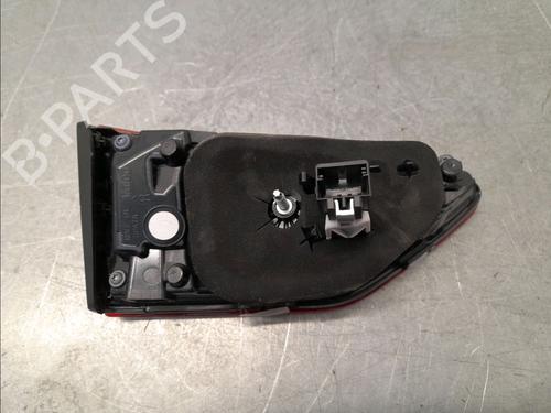 Feu de coffre droit Feu de coffre droit VW POLO VI (AW1, BZ1, AE1) 1.0 TSI (95 hp) 33222611 33222611