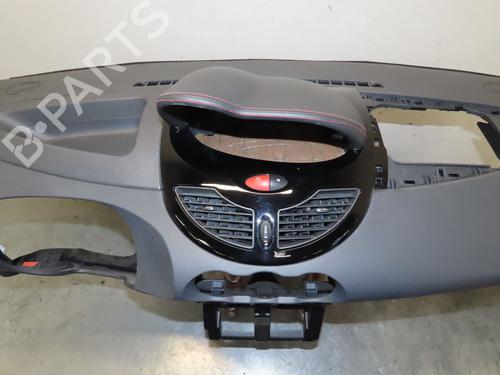 Instrumentbord RENAULT TWINGO II (CN0_) 1.5 dCi 90 (86 hp) 29817724