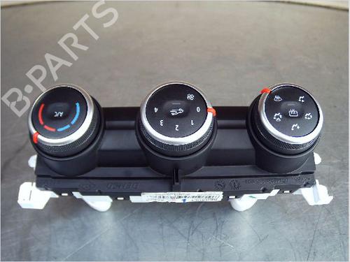 climate-control-renault-clio-v-b7_-10-tce-90-b7mt-2019-10088690 main image