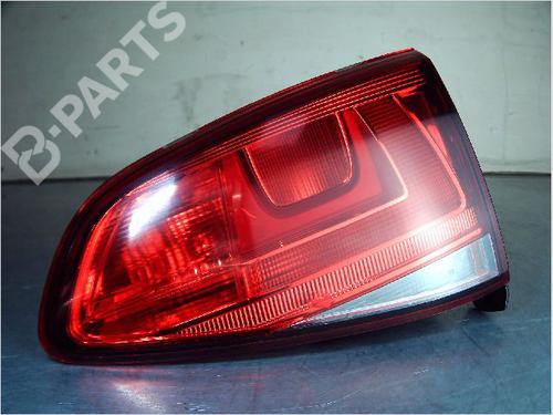 right-tailgate-light-vw-golf-vii-5g1-bq1-be1-be2-12-tsi-5g0945094ac-2012-2013-2014-2015-2016-2017-2018-2019-2020-2021-10919563 main image