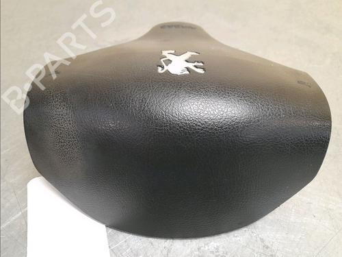 Used Driver airbag PEUGEOT 206 Hatchback (2A/C) 1.4 i (75 hp) 23158358