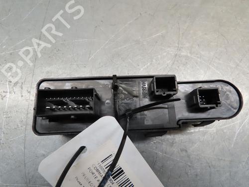Used Left front window switch PEUGEOT 5008 (0U_, 0E_) 1.6 HDi (114 hp) 25207946