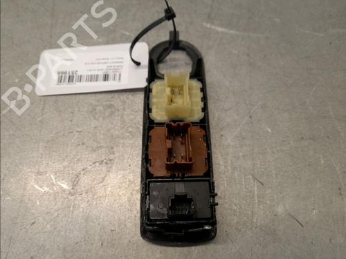Used Left front window switch RENAULT CAPTUR I (J5_, H5_) 0.9 TCe 90 (90 hp) 32399369