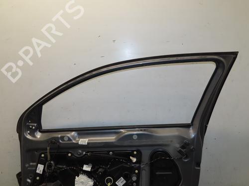 Used Right front door Right front door 16586251 16586251