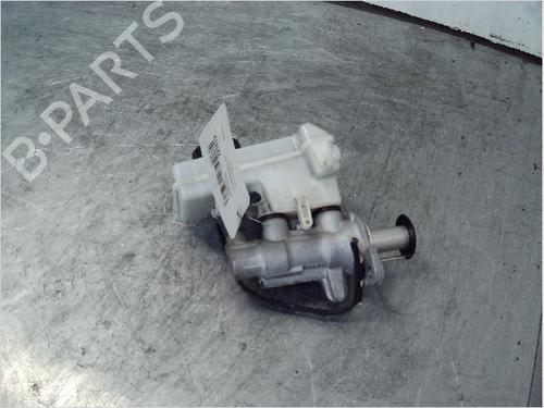 master-brake-vw-golf-vii-5g1-bq1-be1-be2-12-tsi-8v1611021rep-2012-2013-2014-2015-2016-2017-2018-2019-2020-2021-10919453 main image