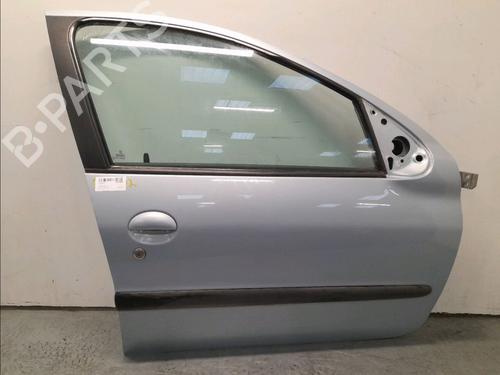 Dør høyre foran PEUGEOT 206 Hatchback (2A/C) 1.4 i (75 hp) 16083511