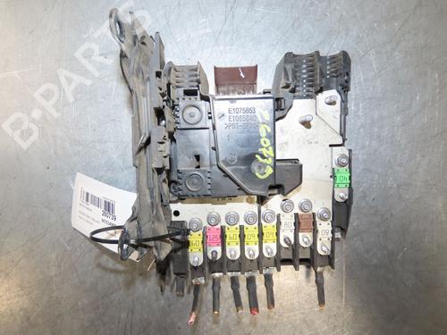 Used Fuse box Fuse box 38571068 38571068