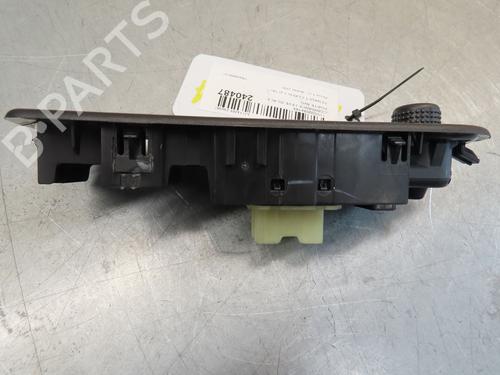 Used Left front window switch RENAULT CLIO IV (BH_) 1.2 16V (73 hp) 25777681