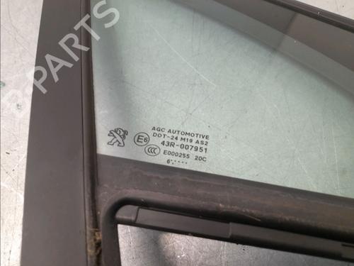 front-right-quarter-glass-peugeot-2008-i-cu_-2013-32457435 main image