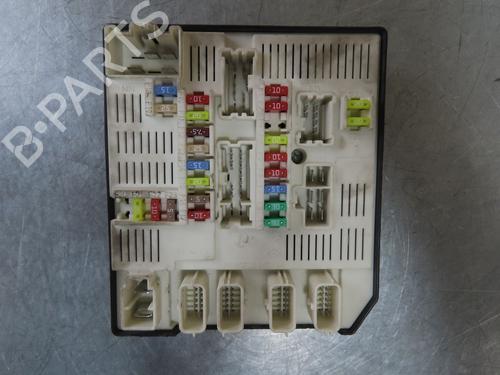 Used Fuse box Fuse box 38056504 38056504