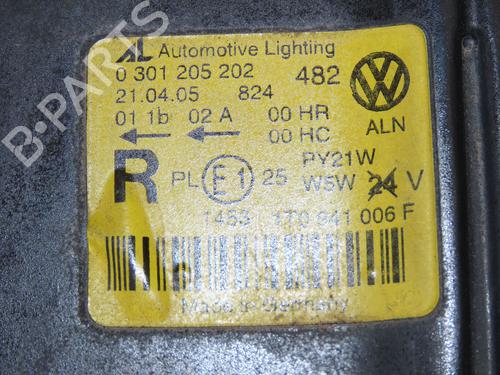 Right headlight VW TOURAN (1T1, 1T2) 2.0 TDI 16V | BP17551603C29 
