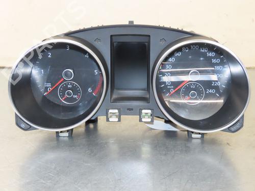 Used Instrument cluster VW GOLF VI (5K1) 1.6 TDI (105 hp) 17133797