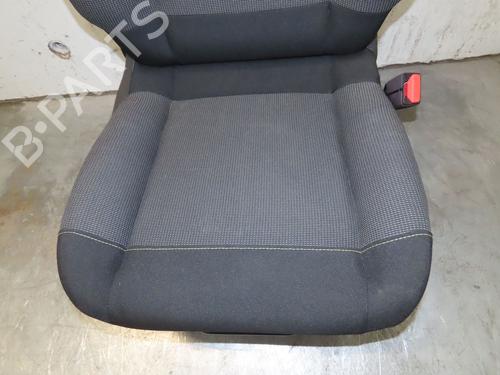 Right front seat CITROËN C3 III (SX) 1.2 THP 110 (SXHNPS, SXHNZT, SXHNZ6) | BP29622389C16 