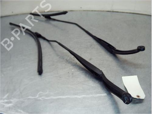 Used Front windshield wiper arm RENAULT CAPTUR I (J5_, H5_) 1.5 dCi 90 (J5N4, J5M5, J5MW, J5M6, J5AL, J5AJ) (90 hp) 14858094