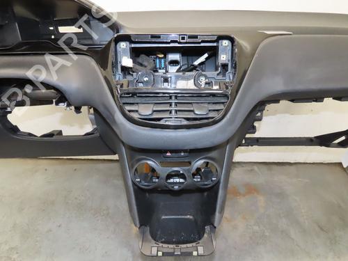 Used Dashboard PEUGEOT 208 I (CA_, CC_) 1.2 VTI 82 (82 hp) 31241042