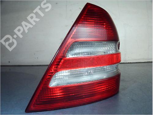 Used Right taillight Right taillight MERCEDES-BENZ C-CLASS (W203) C 220 CDI (203.008) (150 hp) 10714218 10714218