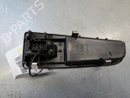Used Switch FIAT GRANDE PUNTO (199_) 1.4 (199AXB11, 199AXB1A, 199BXB1A, 199AXL1A) (77 hp) 25777648