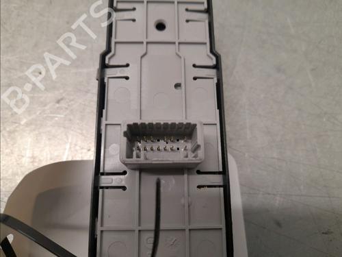 Used Left front window switch RENAULT MEGANE III Grandtour (KZ0/1) 1.5 dCi (KZ09, KZ0D, KZ1G, KZ29, KZ14, KZ1W, KZ10, KZ1F,... (110 hp) 31155531
