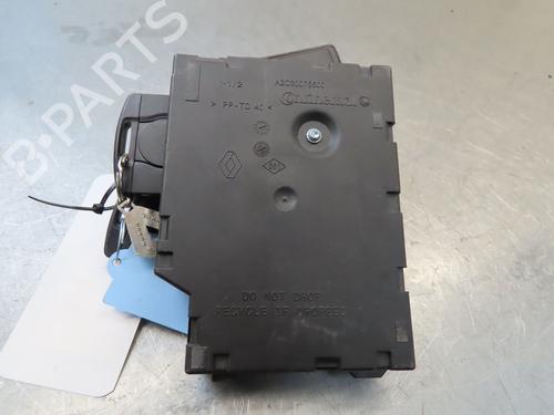 card-reader-renault-clio-iv-bh_-2012-2013-2014-2015-2016-2017-2018-2019-2020-2021-25749883 main image
