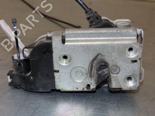 Serrure avant droite RENAULT TWINGO II (CN0_) 1.2 16V (CN04, CN0B) (75 hp) 18663267