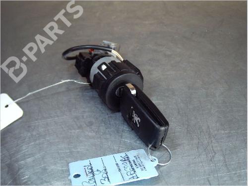 Used Ignition barrel PEUGEOT 308 I (4A_, 4C_) 1.6 HDi (90 hp) 10211724