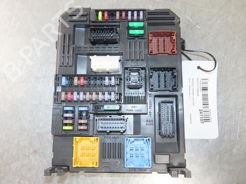 Used Fuse box Fuse box 38571067 38571067