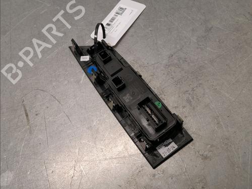 Used Left front window switch Left front window switch PEUGEOT 5008 III (KA_, KB_, KC_) e-210 (213 hp) 32768691 32768691