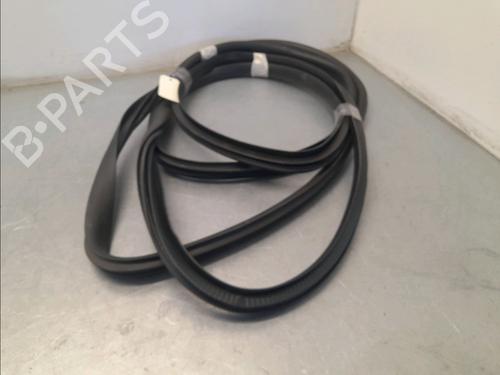 Gummilist TESLA MODEL Y (5YJY) EV (261 hp) 32223051