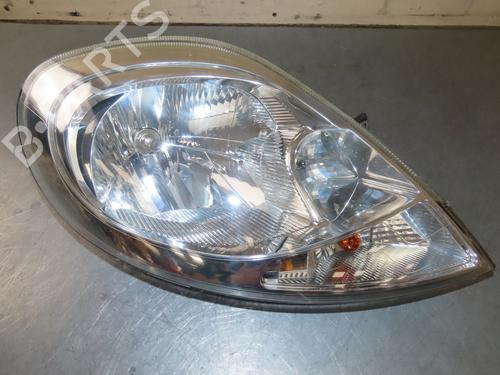 Used Right headlight RENAULT TRAFIC II Van (FL) 2.5 dCi 145 (FL0J) (146 hp) 25905732