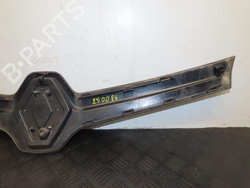 Used Grille RENAULT TWINGO II (CN0_) 1.2 16V (CN04, CN0B) (75 hp) 30556637