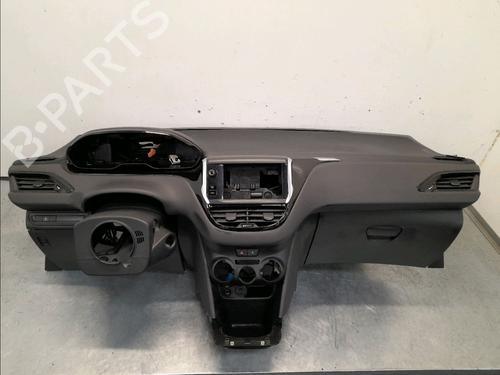 Instrumentbræt PEUGEOT 208 I (CA_, CC_) 1.4 HDi (68 hp) 15813147