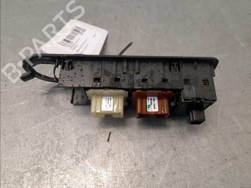 Left front window switch RENAULT CAPTUR I (J5_, H5_) 0.9 TCe 90 | BP32399369I27